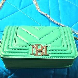 NWT, Badgley Mischka  purse in GORGEOUS GREEN!!! PRISTINE condition, SO pretty!!